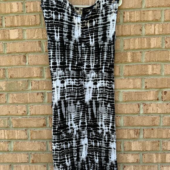 Elegant Black and White Tie-Dye Dress - Picture 4 of 4